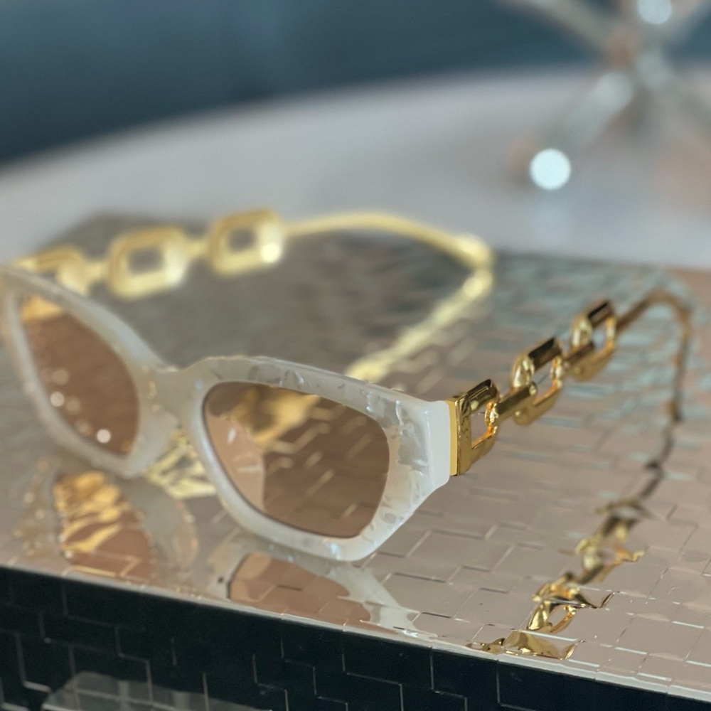 Cat Eye Statement Sunglasses with Gold Metal Earpieces ! Brand New!Never Worn! - Picture 2 of 5